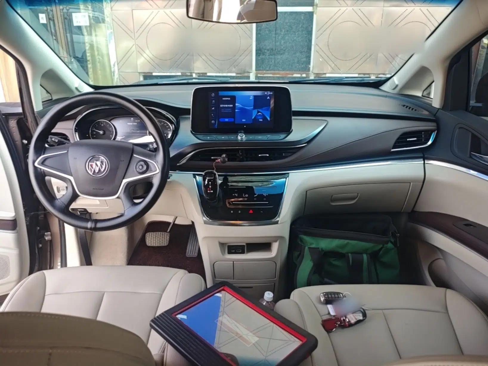 Buick GL8 2023 Land Executive Class Comfort Model — миниатюра 12