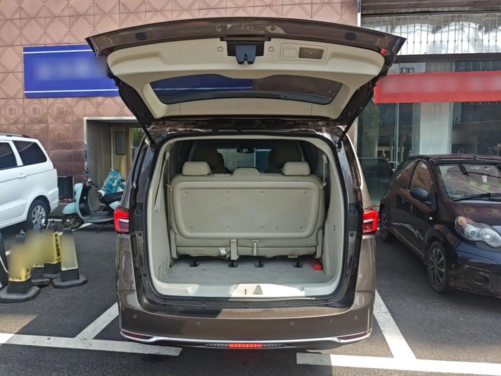 Buick GL8 2023 Land Executive Class Comfort Model — миниатюра 22