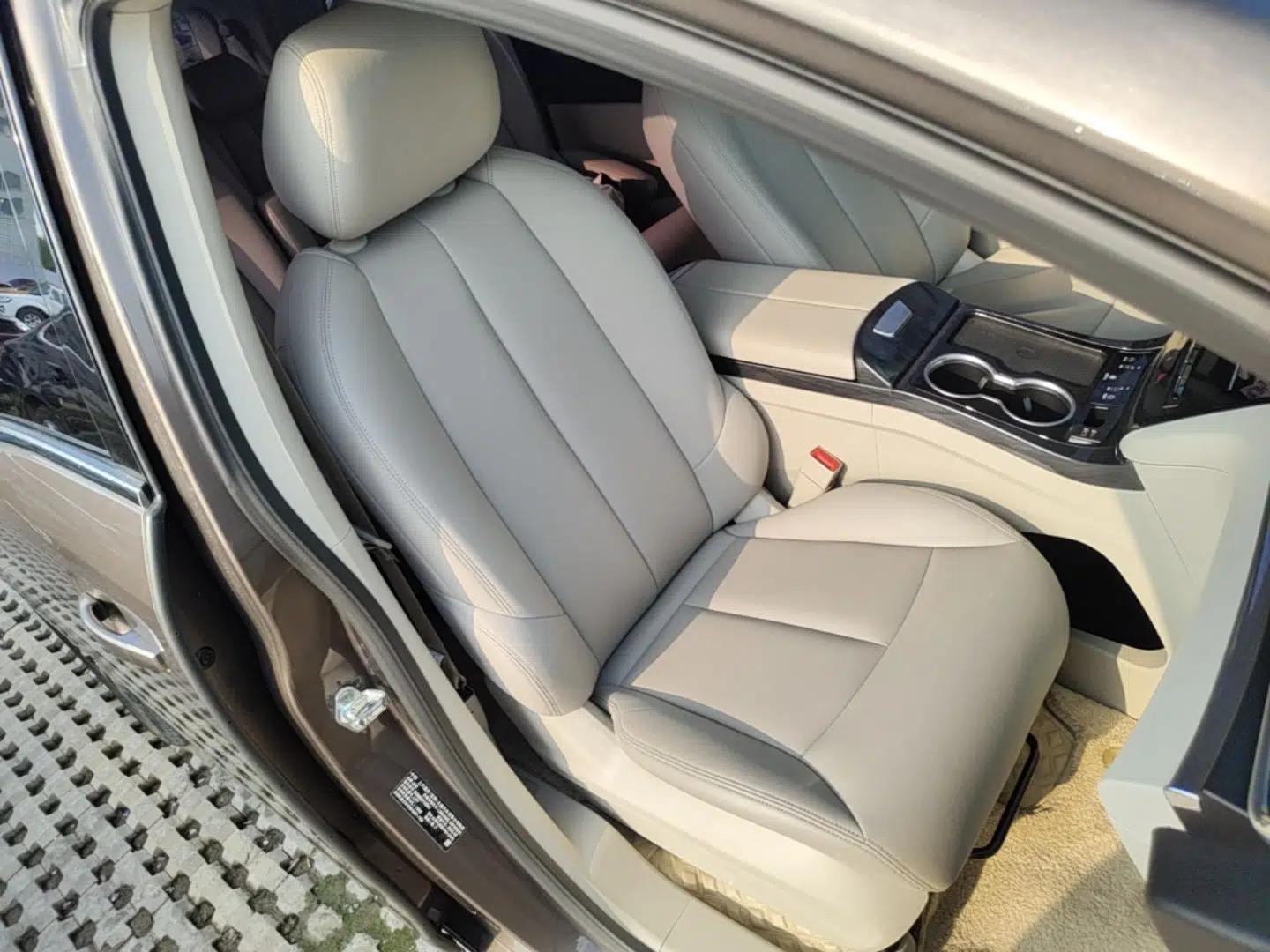 Buick GL8 2020 Land Cruiser Executive Class 652T Comfort Model — миниатюра 19