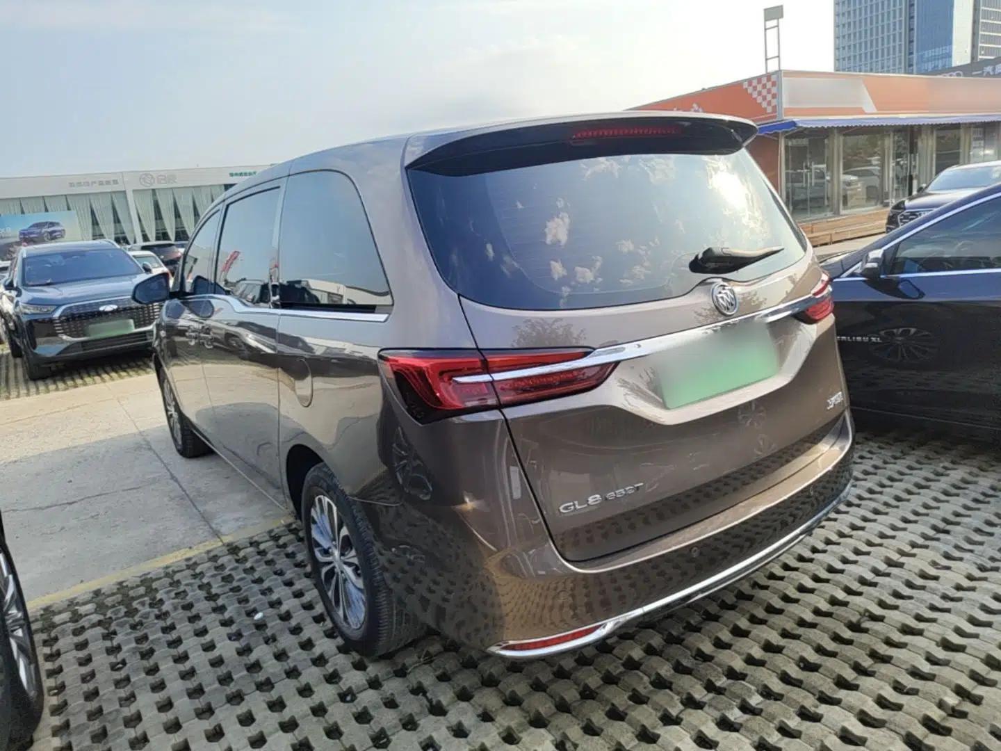 Buick GL8 2020 Land Cruiser Executive Class 652T Comfort Model — миниатюра 4