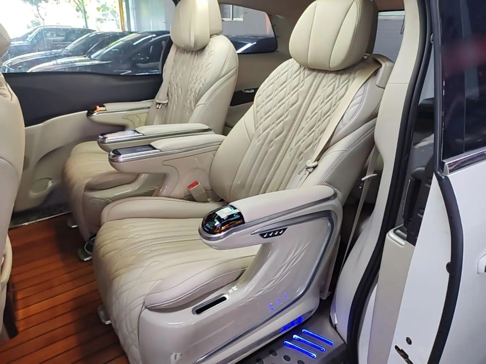 Buick GL8 2022 Land Cruiser Executive Class 652T Comfort Model — миниатюра 20
