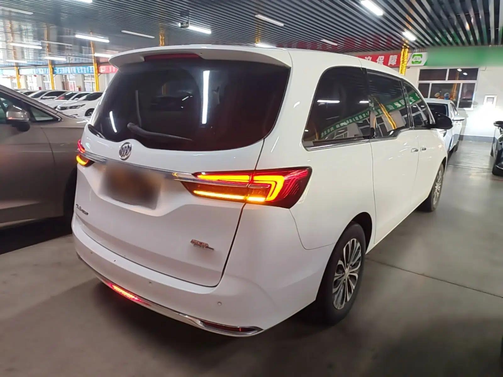 Buick GL8 2022 Land Cruiser Executive Class 652T Comfort Model — миниатюра 6