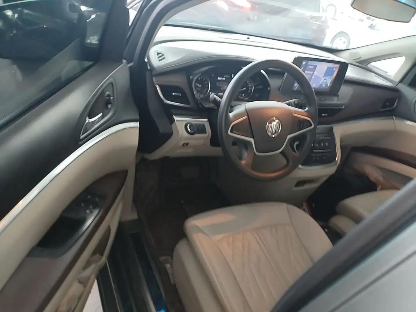 Buick GL8 2021 Land Cruiser Executive Class 652T Comfort Model — миниатюра 23