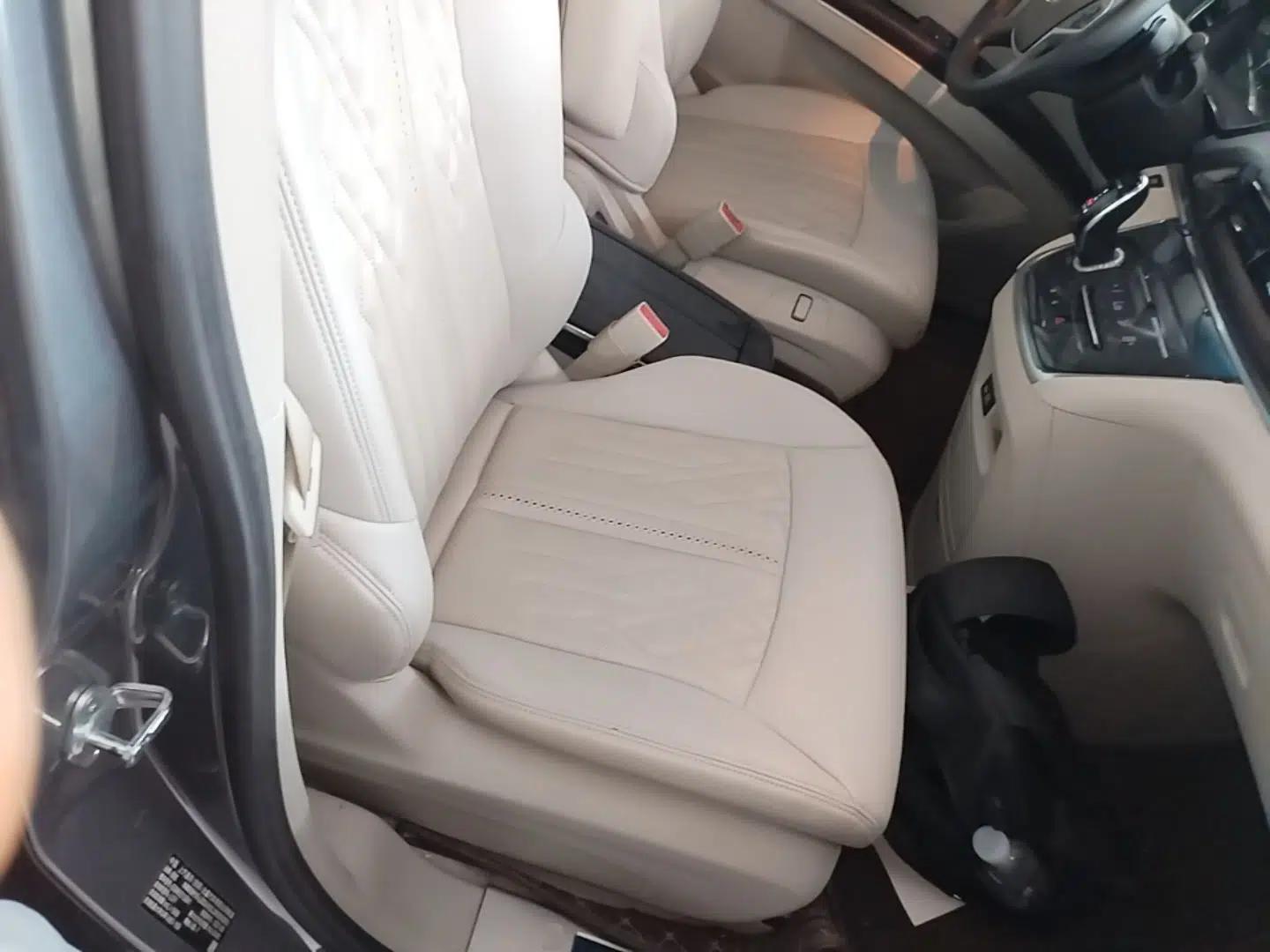 Buick GL8 2021 Land Cruiser Executive Class 652T Comfort Model — миниатюра 24