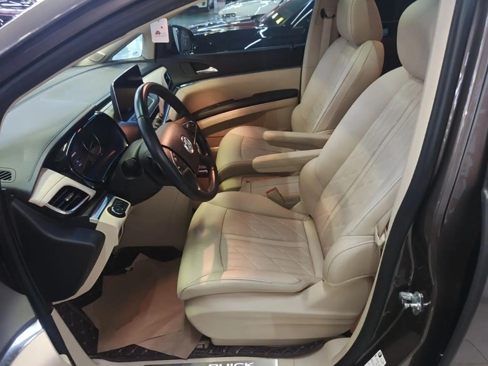 Buick GL8 2023 Land Executive Class Deluxe Model — миниатюра 22