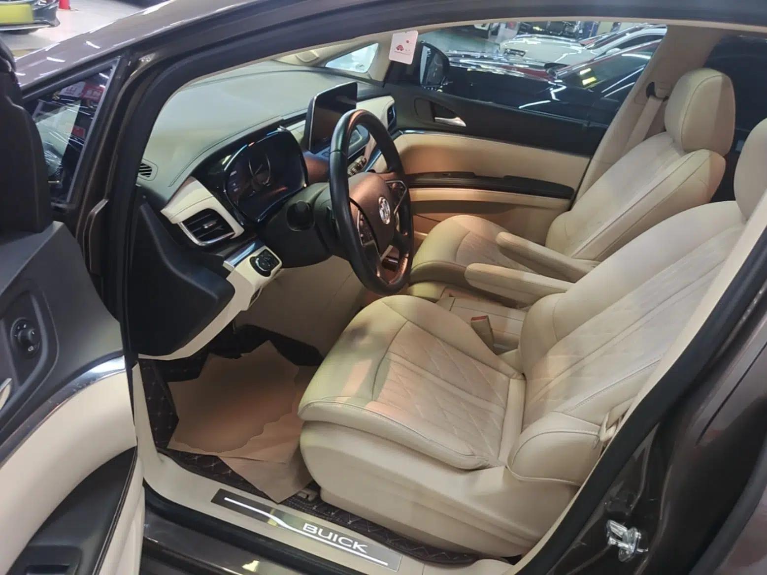 Buick GL8 2023 Land Executive Class Deluxe Model — миниатюра 23