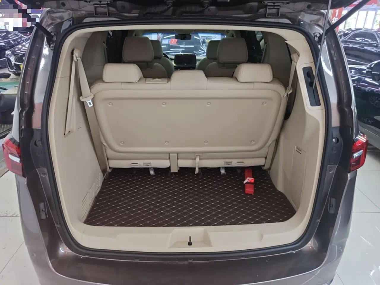 Buick GL8 2023 Land Executive Class Deluxe Model — миниатюра 27