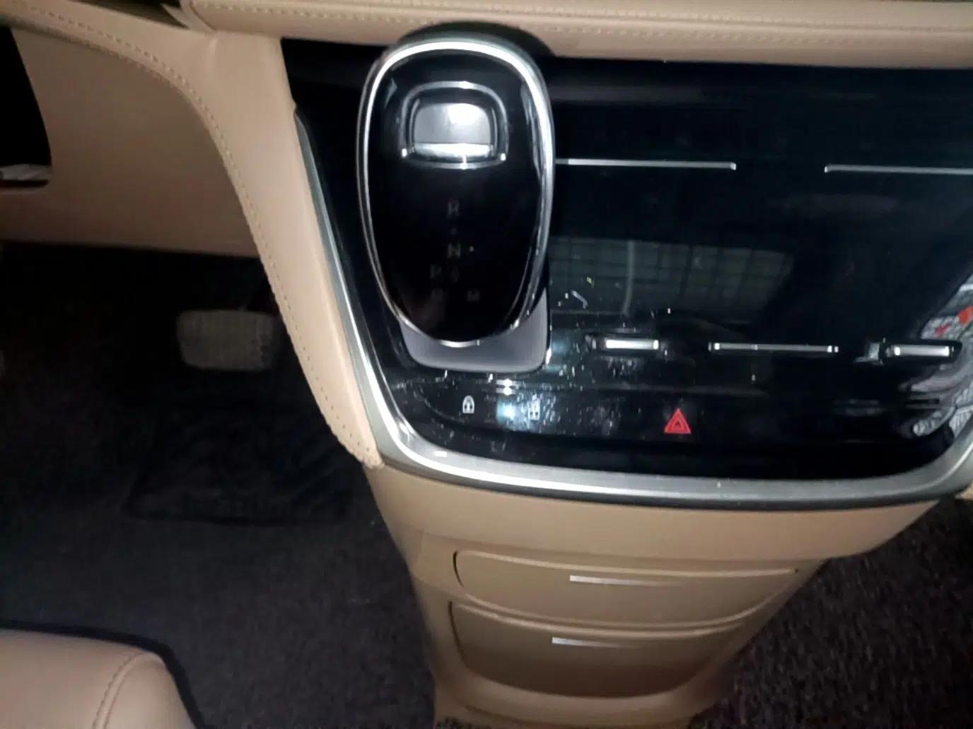Buick GL8 2021 ES Land Cruiser 653T Luxury Edition — миниатюра 16