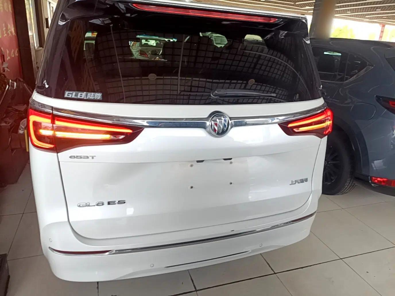 Buick GL8 2021 ES Land Cruiser 653T Luxury Edition — миниатюра 5