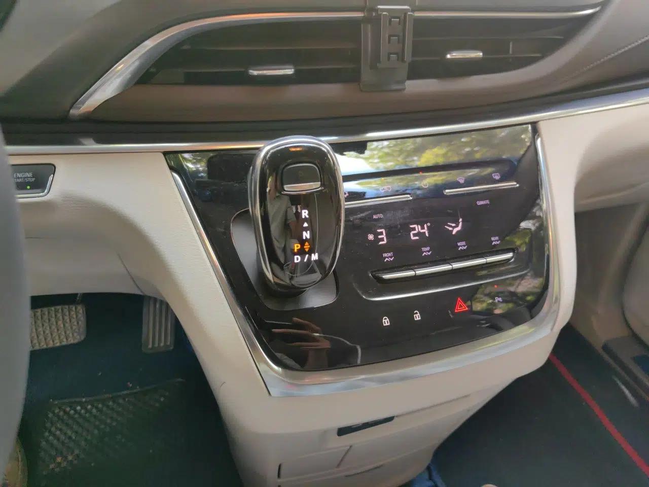 Buick GL8 2023 Land Executive Class Comfort Model — миниатюра 14