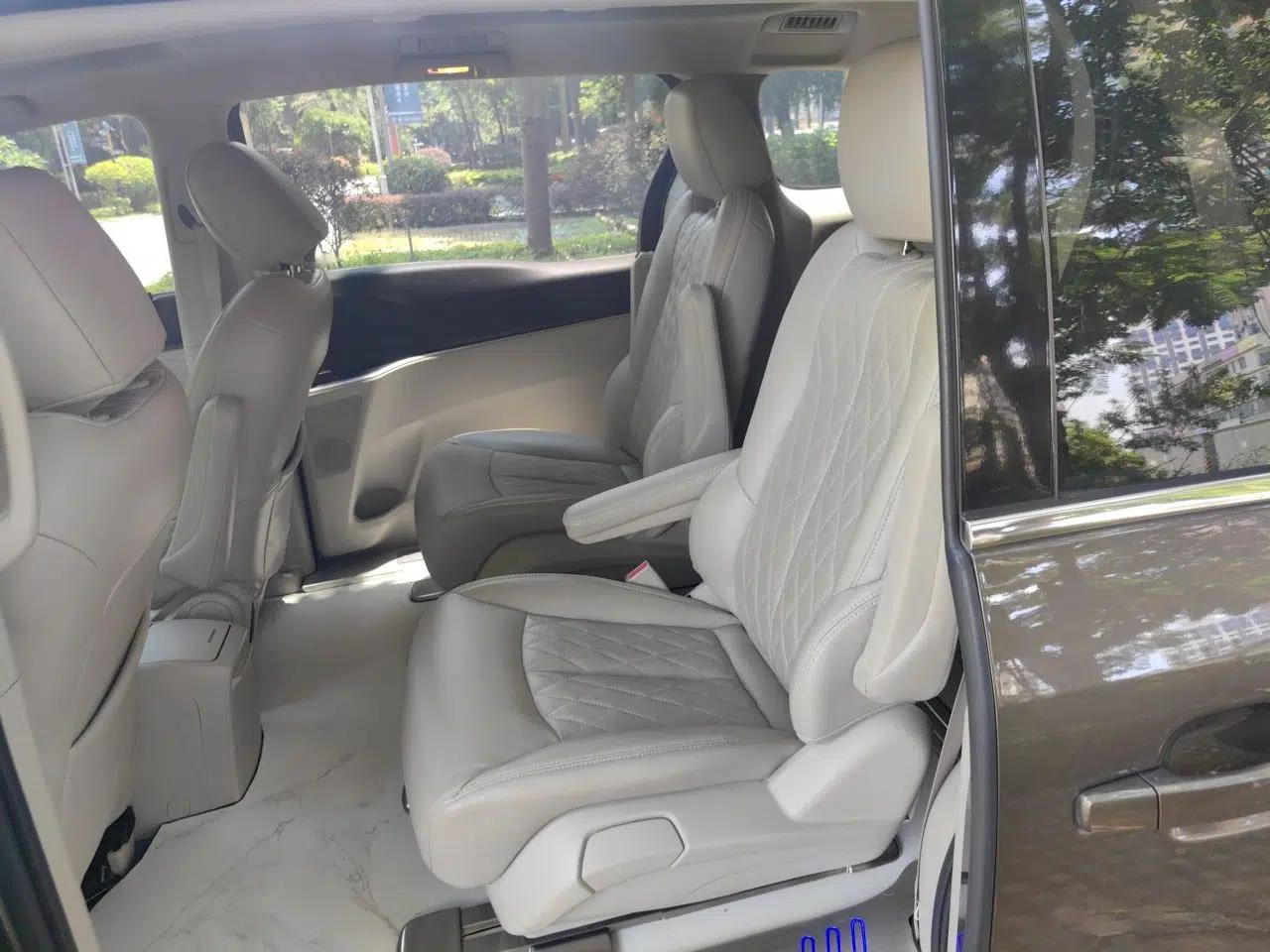 Buick GL8 2023 Land Executive Class Comfort Model — миниатюра 17