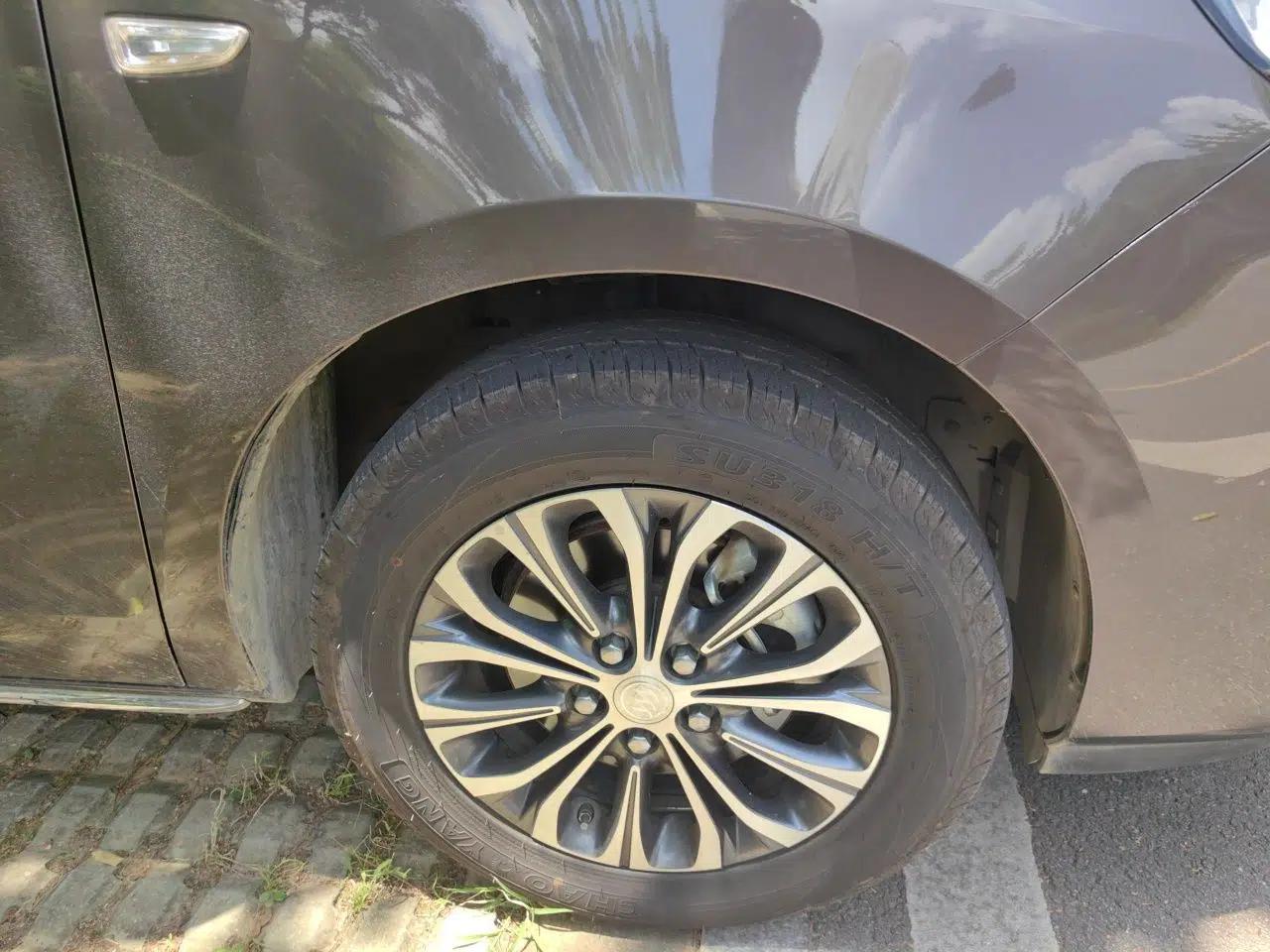 Buick GL8 2023 Land Executive Class Comfort Model — миниатюра 8