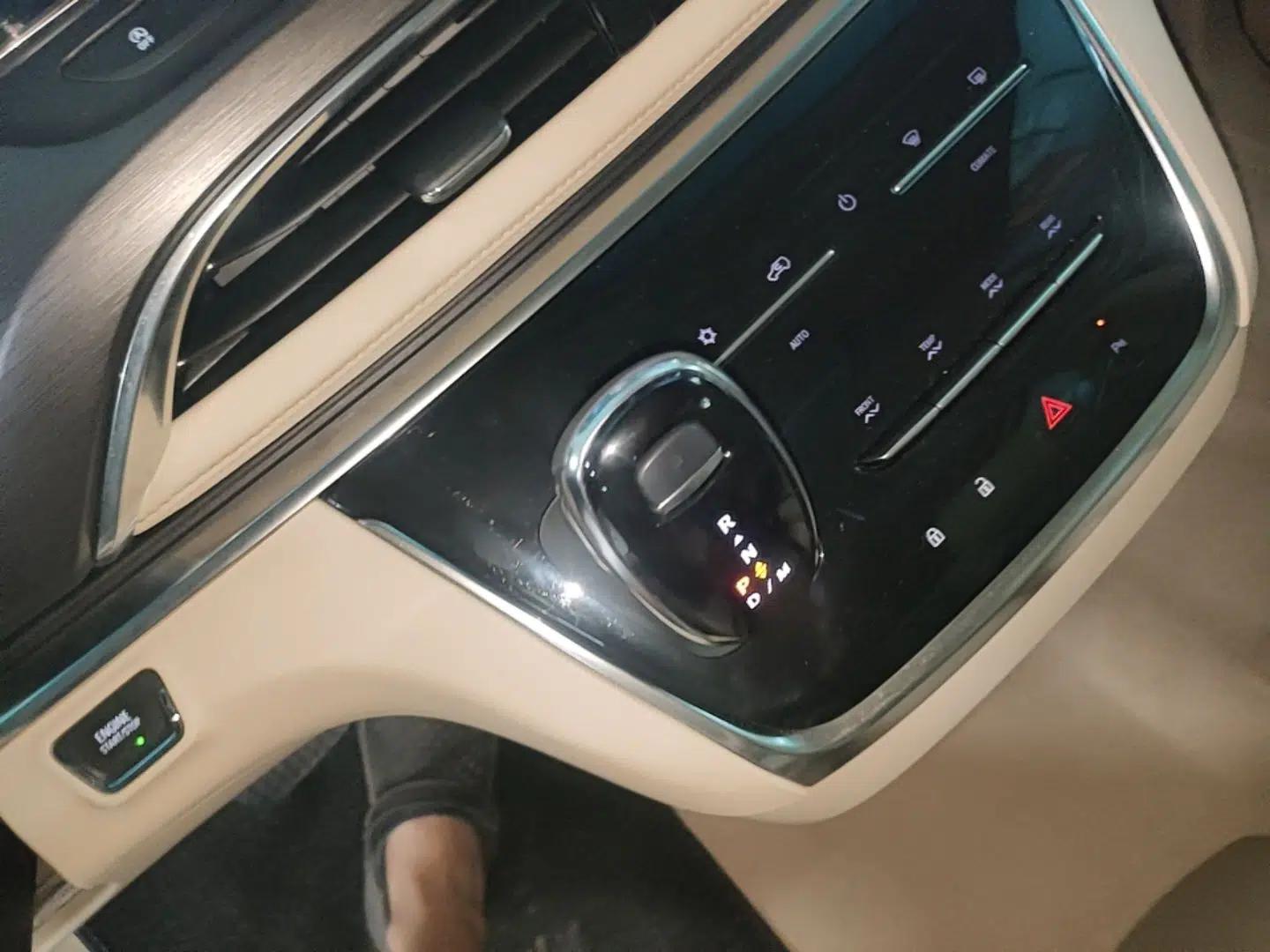 Buick GL8 2023 Facelifted Land Cruiser Executive Luxury Version — миниатюра 16
