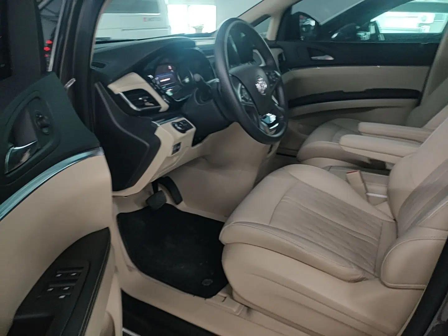 Buick GL8 2023 Facelifted Land Cruiser Executive Luxury Version — миниатюра 17