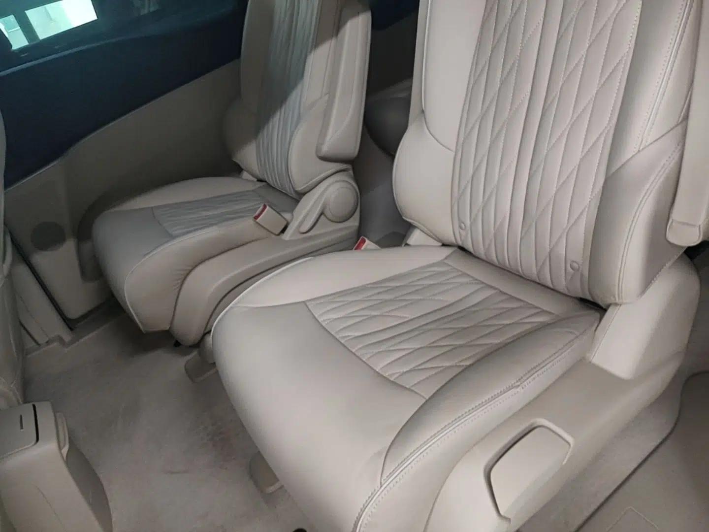 Buick GL8 2023 Facelifted Land Cruiser Executive Luxury Version — миниатюра 20