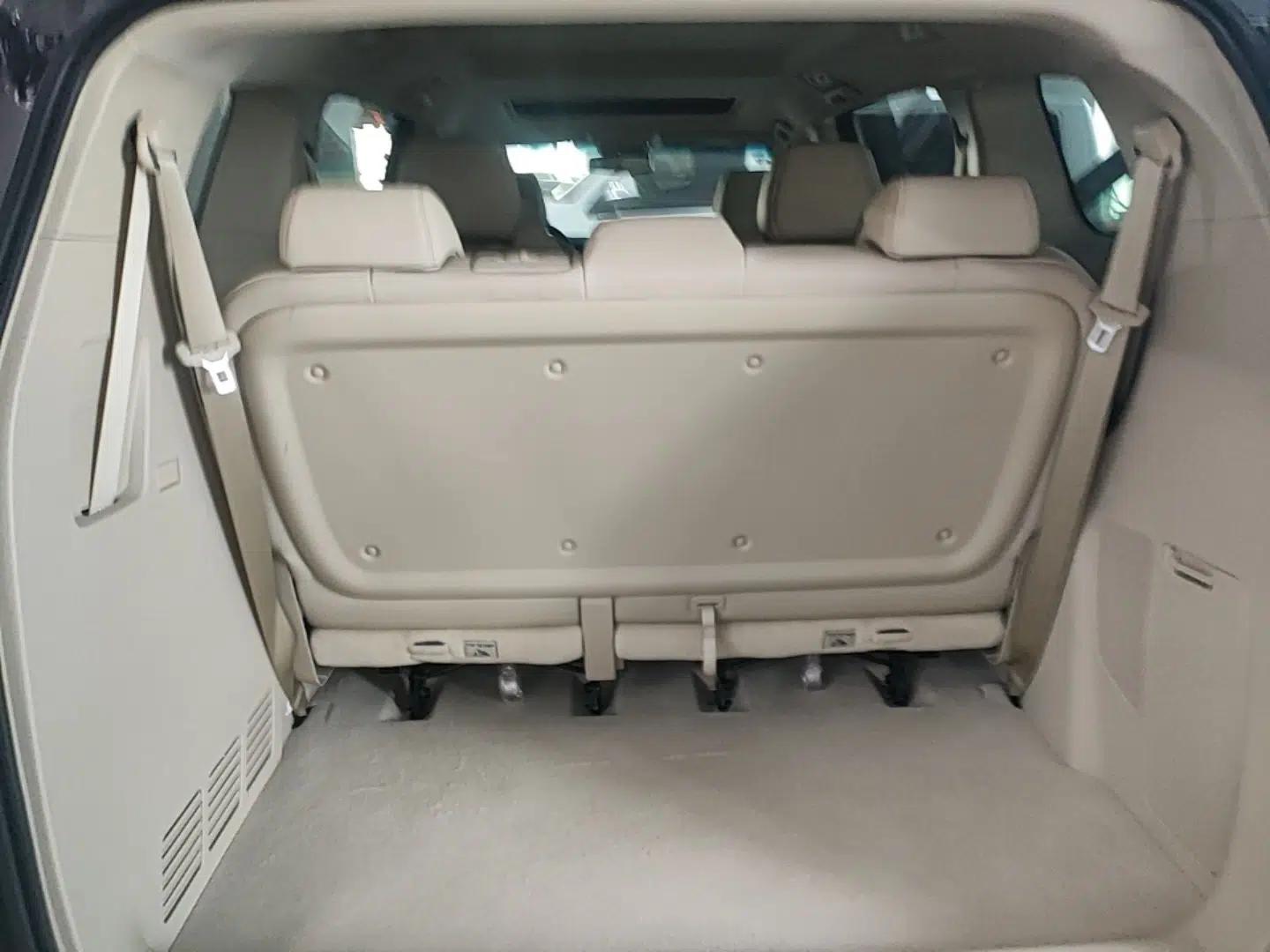 Buick GL8 2023 Facelifted Land Cruiser Executive Luxury Version — миниатюра 22