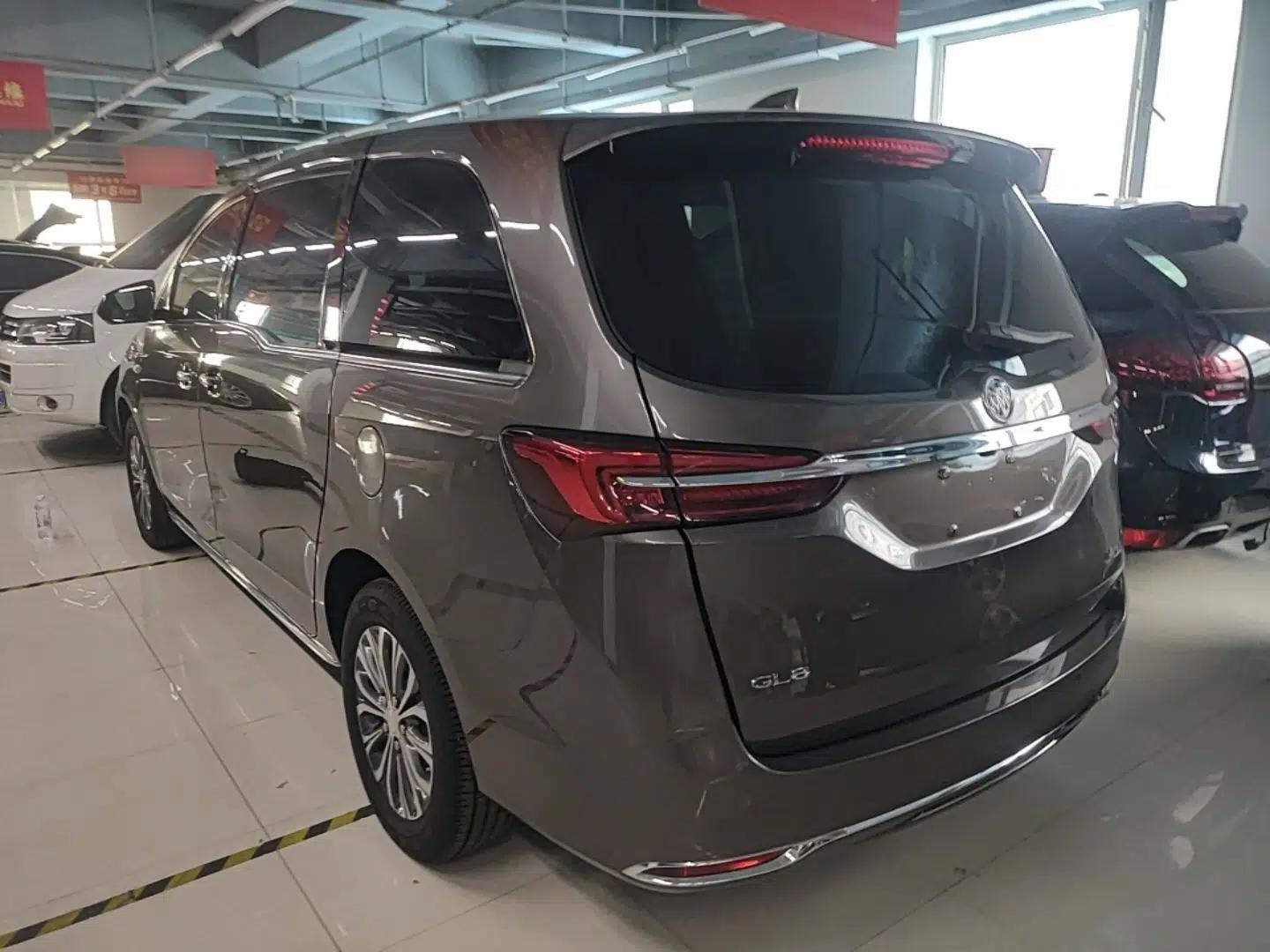 Buick GL8 2023 Facelifted Land Cruiser Executive Luxury Version — миниатюра 4