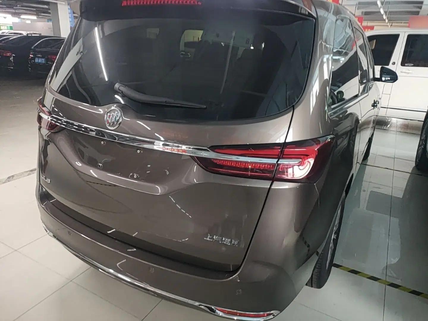 Buick GL8 2023 Facelifted Land Cruiser Executive Luxury Version — миниатюра 6