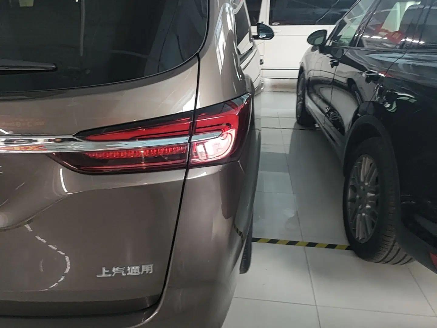 Buick GL8 2023 Facelifted Land Cruiser Executive Luxury Version — миниатюра 9
