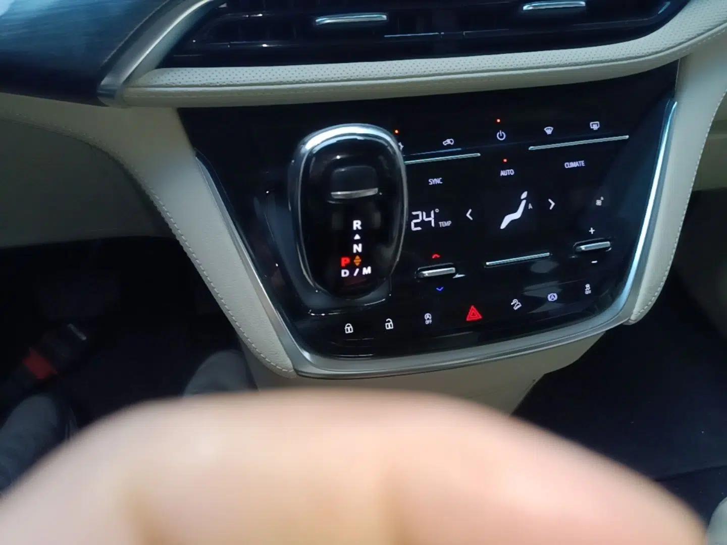 Buick GL8 2023 ES Lu Zun Deluxe Model — миниатюра 16