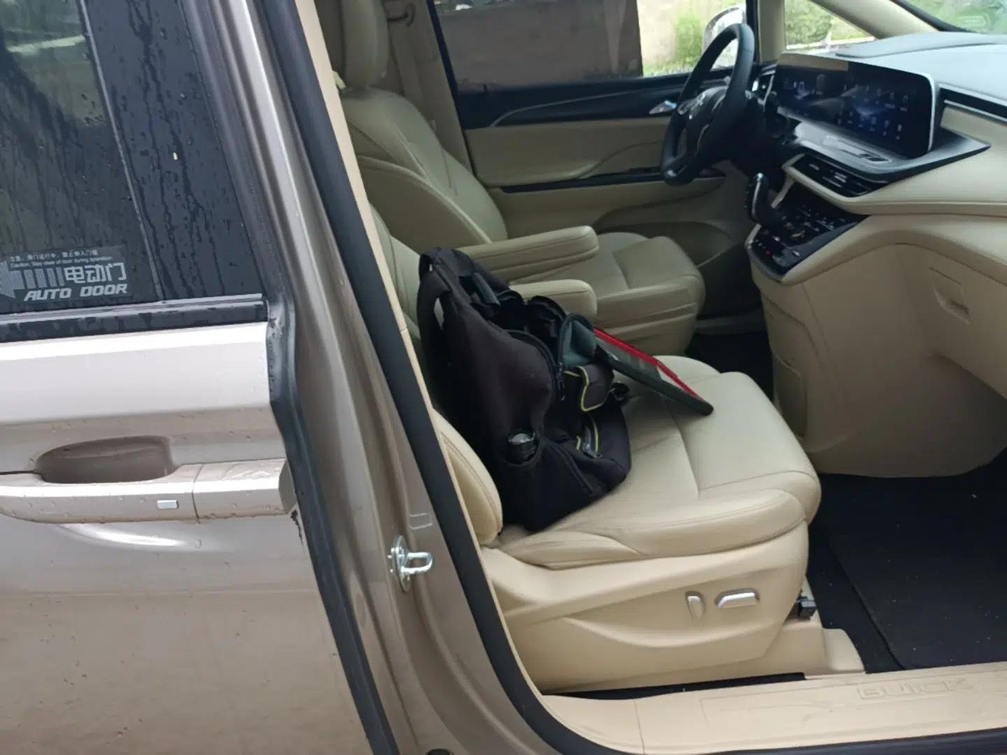 Buick GL8 2023 ES Lu Zun Deluxe Model — миниатюра 19