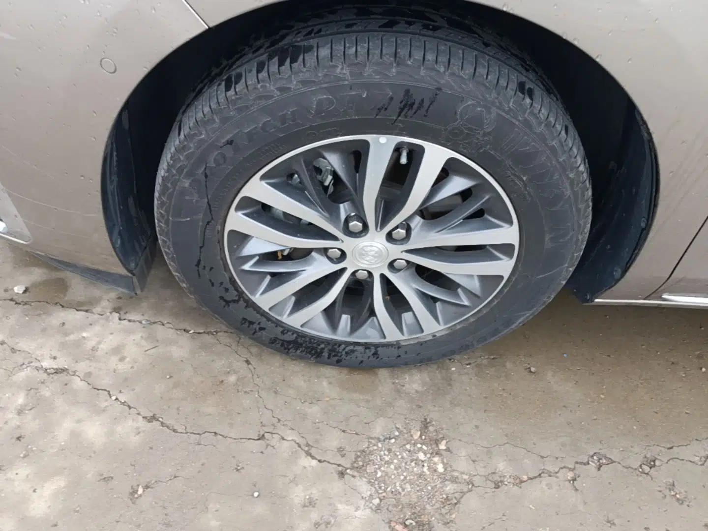 Buick GL8 2023 ES Lu Zun Deluxe Model — миниатюра 10