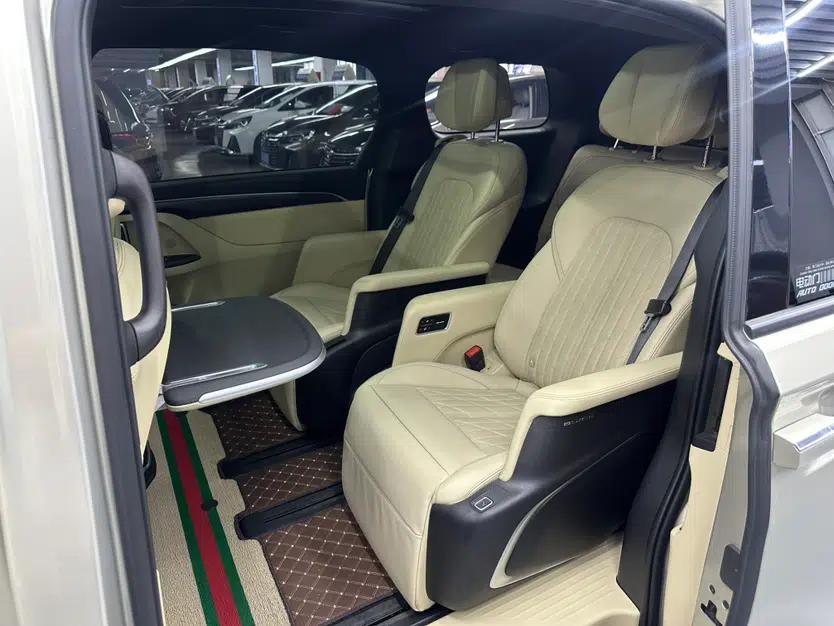 Buick GL8 2022 ES Land Cruiser 653T Luxury Model — миниатюра 10