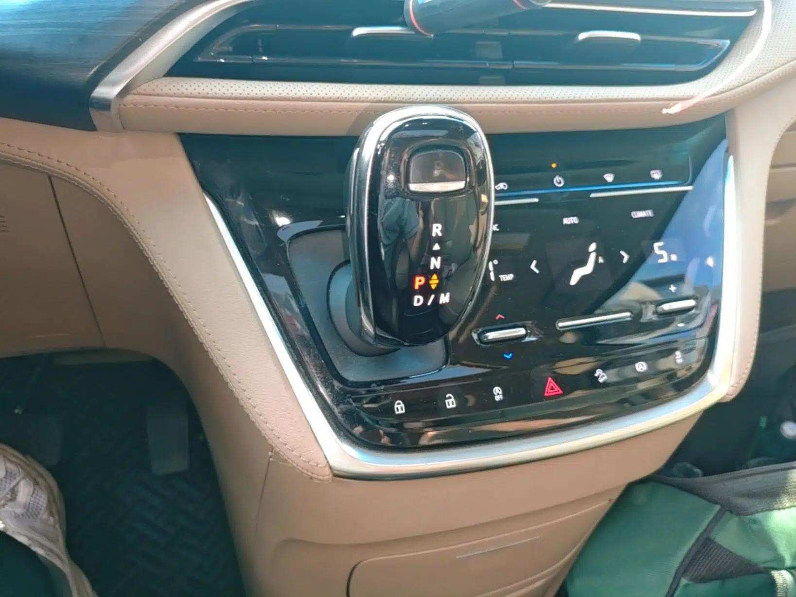 Buick GL8 2021 ES Land Cruiser 653T Luxury Edition — миниатюра 16