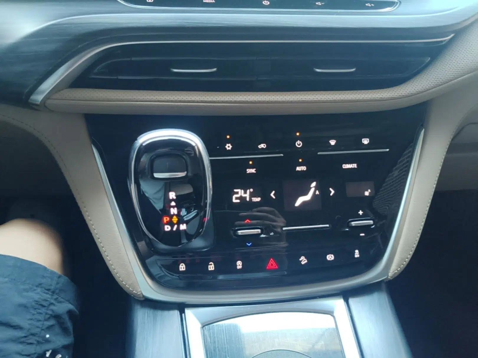 Buick GL8 2020 ES Land Cruiser 653T Luxury Edition — миниатюра 16