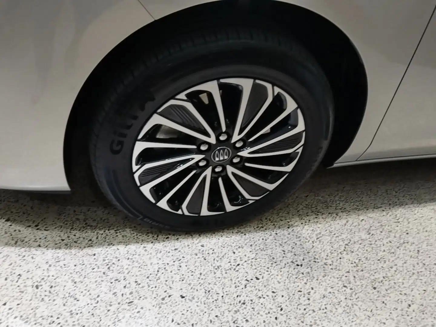 Buick GL8 New Energy 2025 Lu Shang Luxury Edition 7-Seater — миниатюра 10