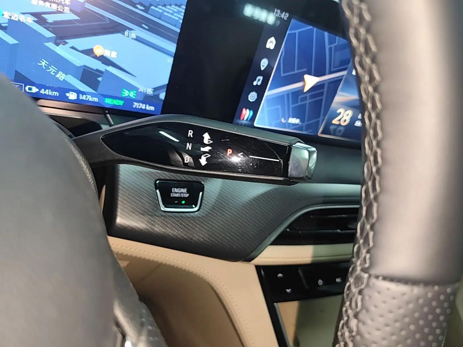 Buick GL8 New Energy 2025 Lu Shang Luxury Edition 7-Seater — миниатюра 16