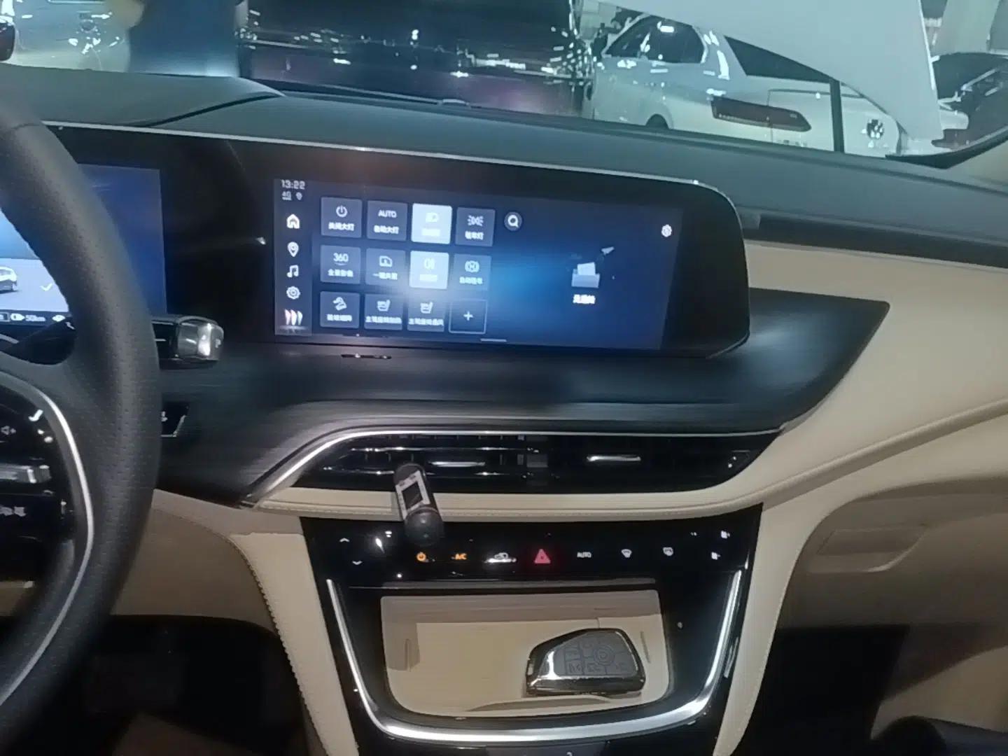 Buick GL8 New Energy 2025 Lu Shang Luxury Edition 7-Seater — миниатюра 25