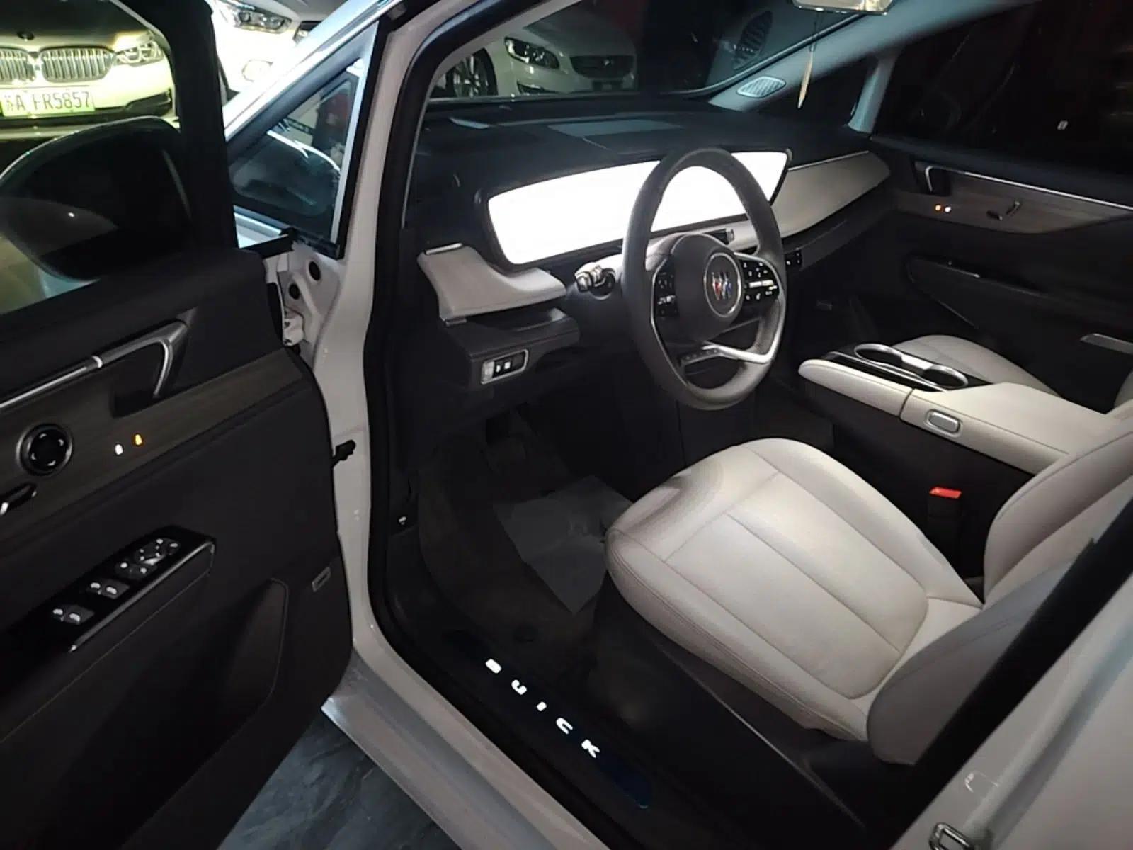 Buick GL8 2025 Lu Zun Deluxe Edition — миниатюра 23