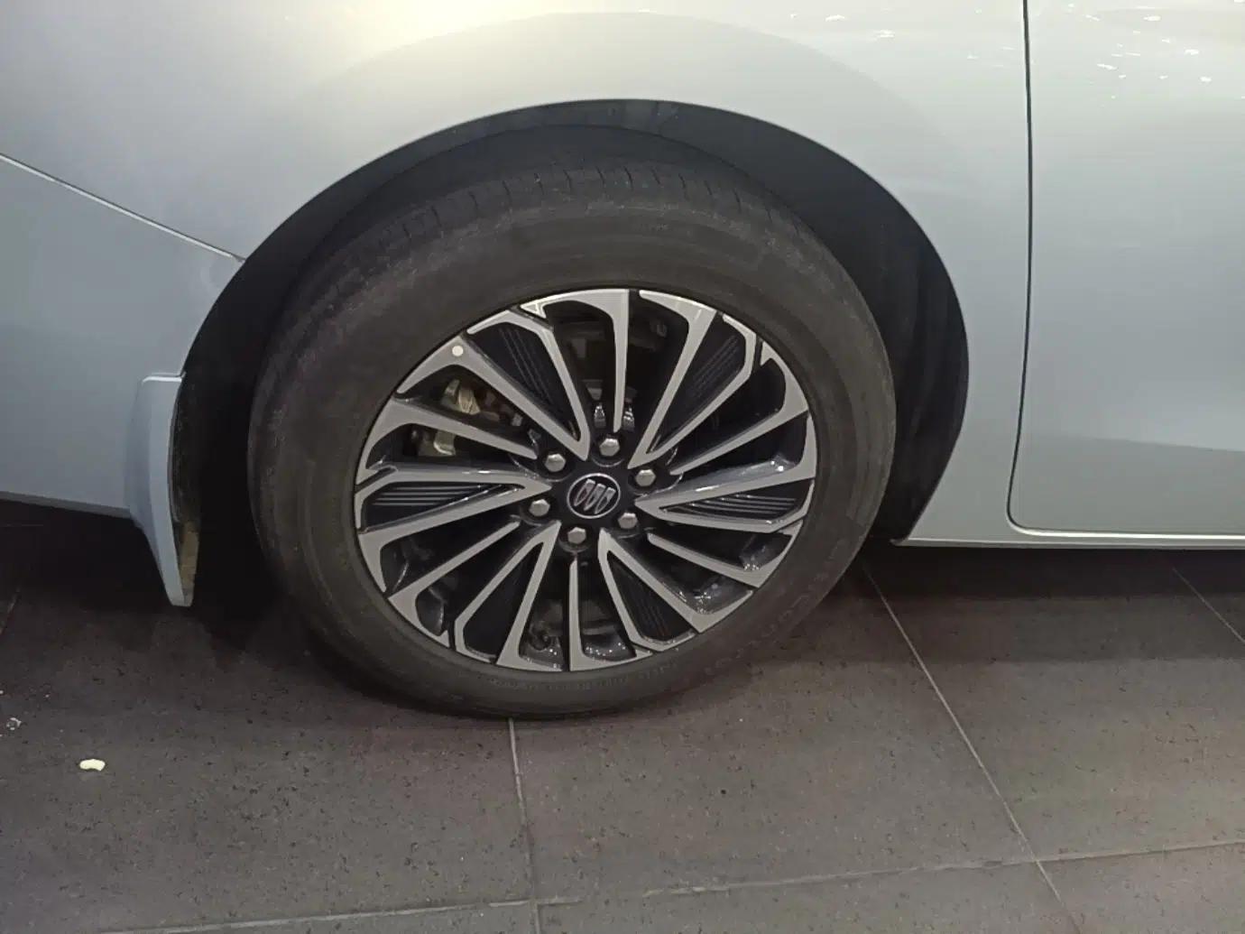 Buick GL8 New Energy 2025 Lu Shang Luxury Edition 7-Seater — миниатюра 11
