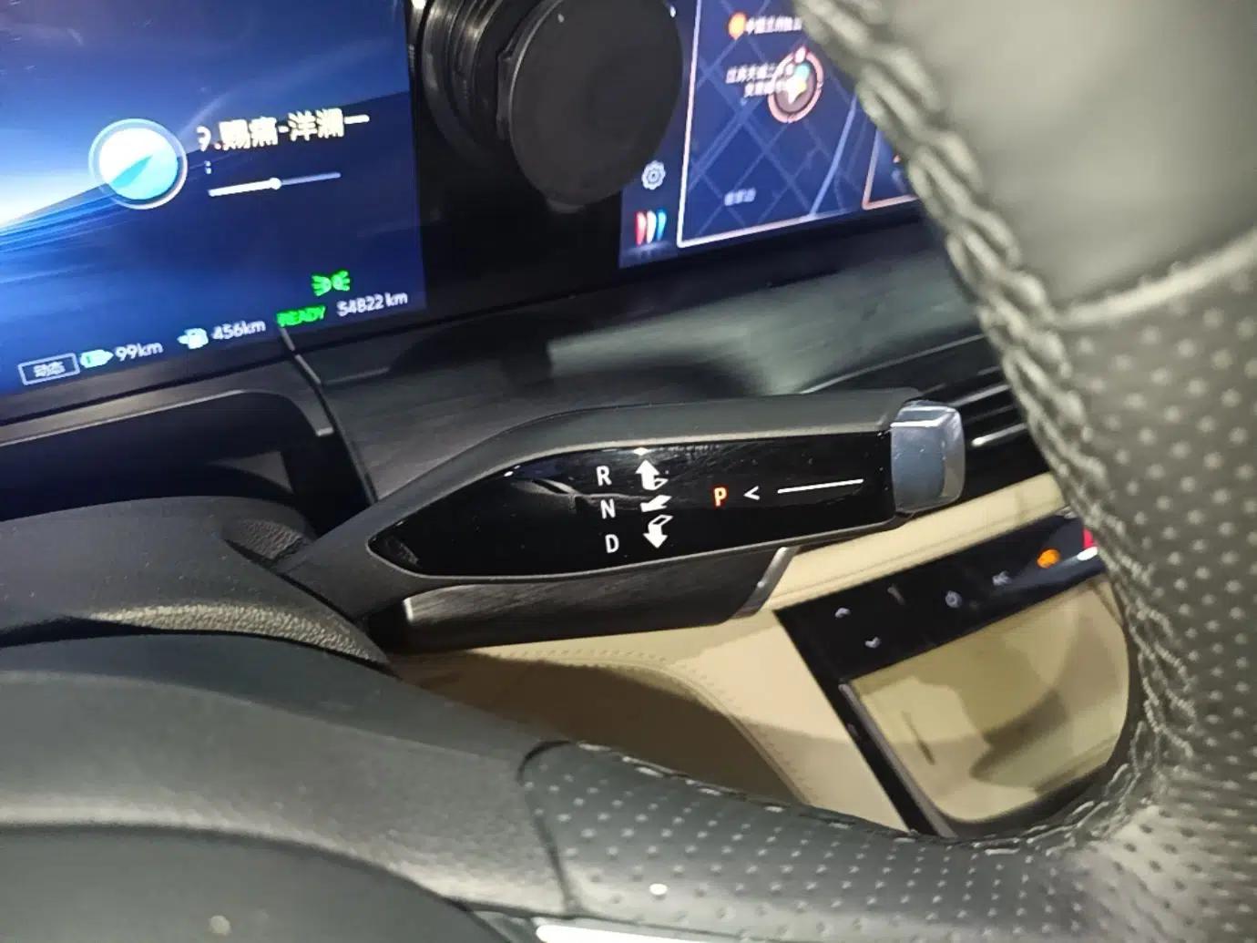 Buick GL8 New Energy 2025 Lu Shang Luxury Edition 7-Seater — миниатюра 16