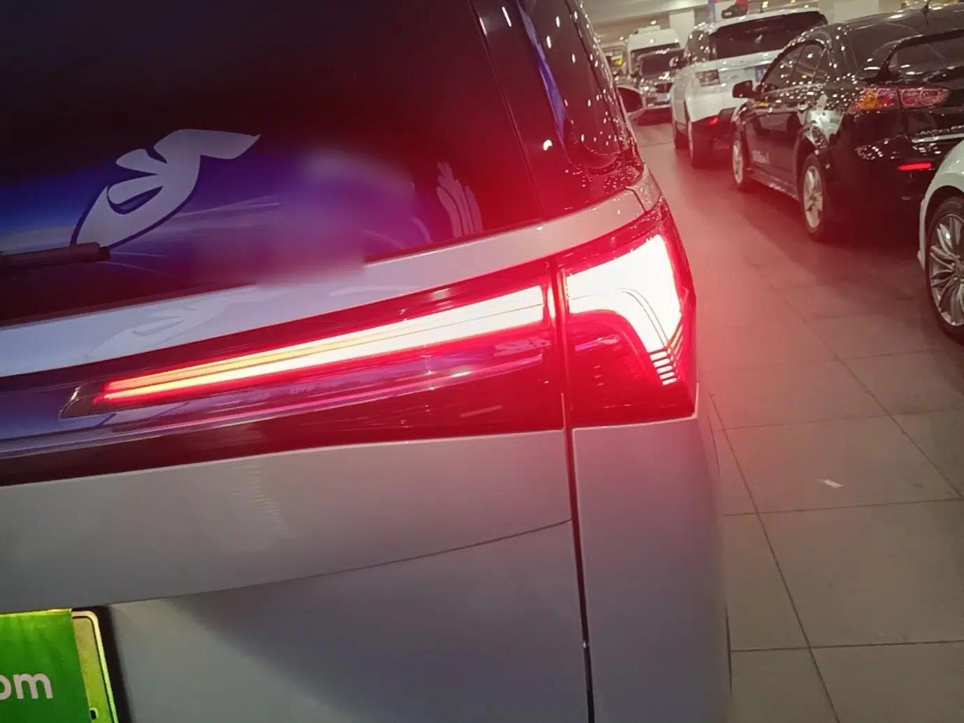 Buick GL8 New Energy 2025 Lu Shang Luxury Edition 7-Seater — миниатюра 9