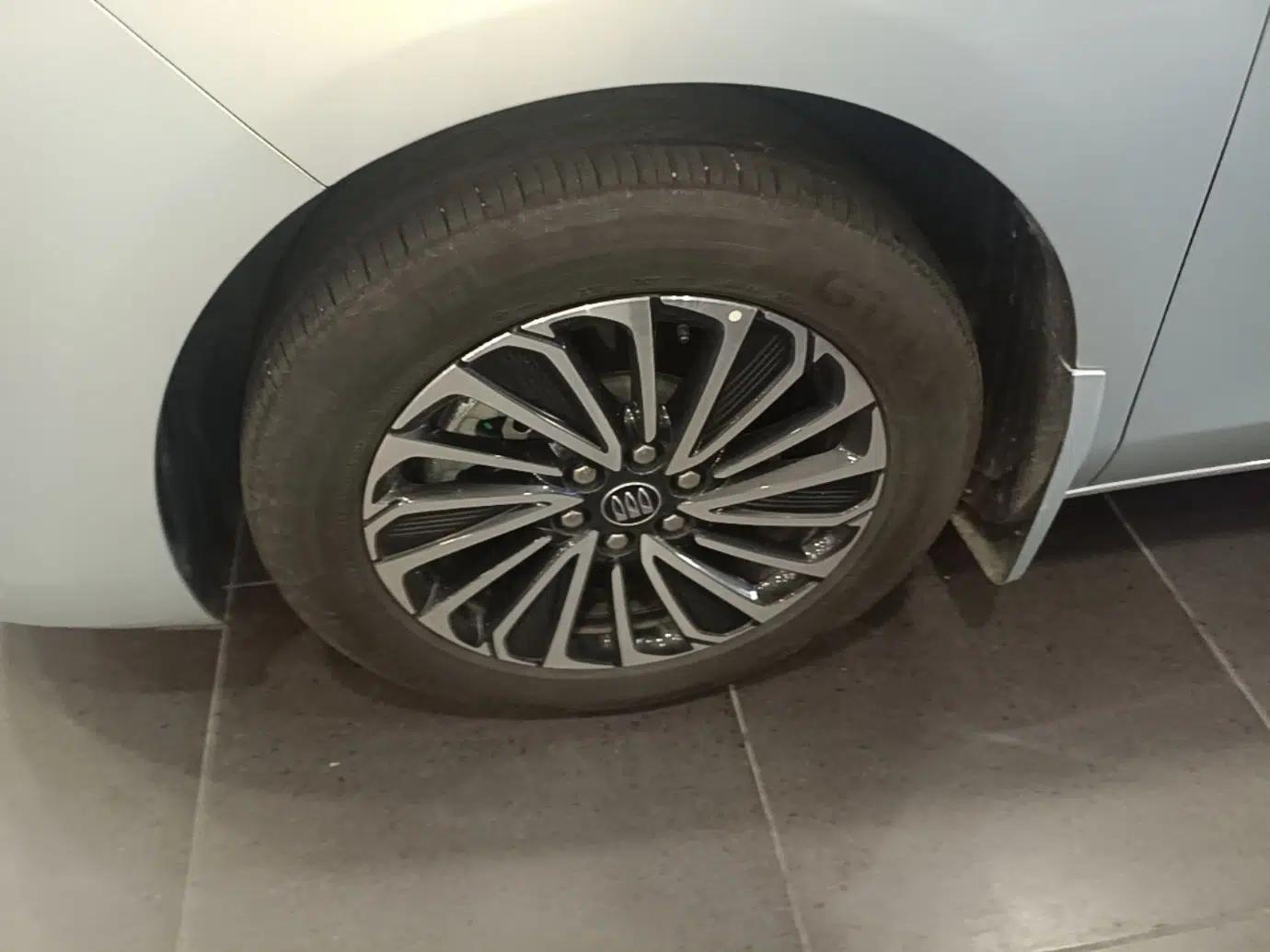 Buick GL8 New Energy 2025 Lu Shang Luxury Edition 7-Seater — миниатюра 10