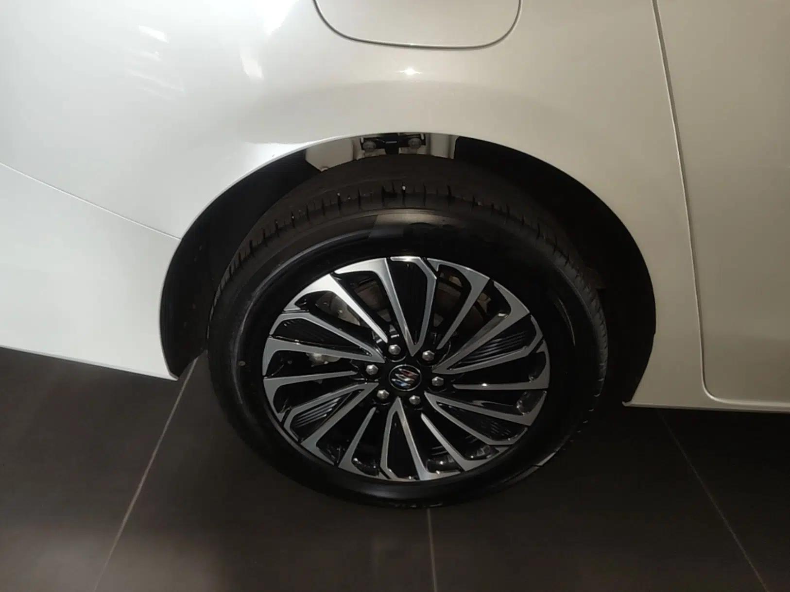 Buick GL8 New Energy 2025 Lu Shang Luxury Edition 7-Seater — миниатюра 11
