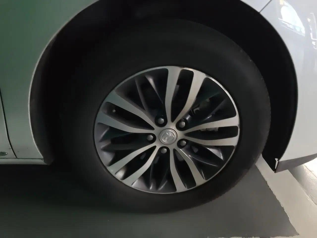 Buick GL8 2023 ES Lu Zun Comfort Model — миниатюра 8