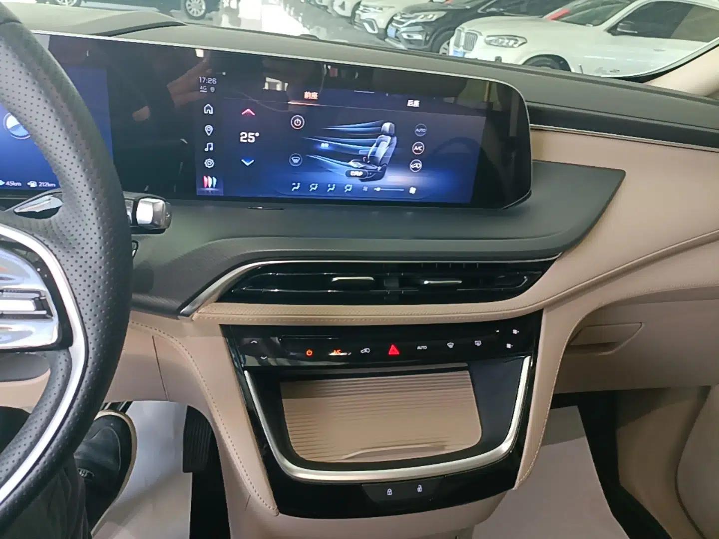 Buick GL8 New Energy 2025 Lu Shang Smart Enjoyment Edition 7-Seater — миниатюра 15