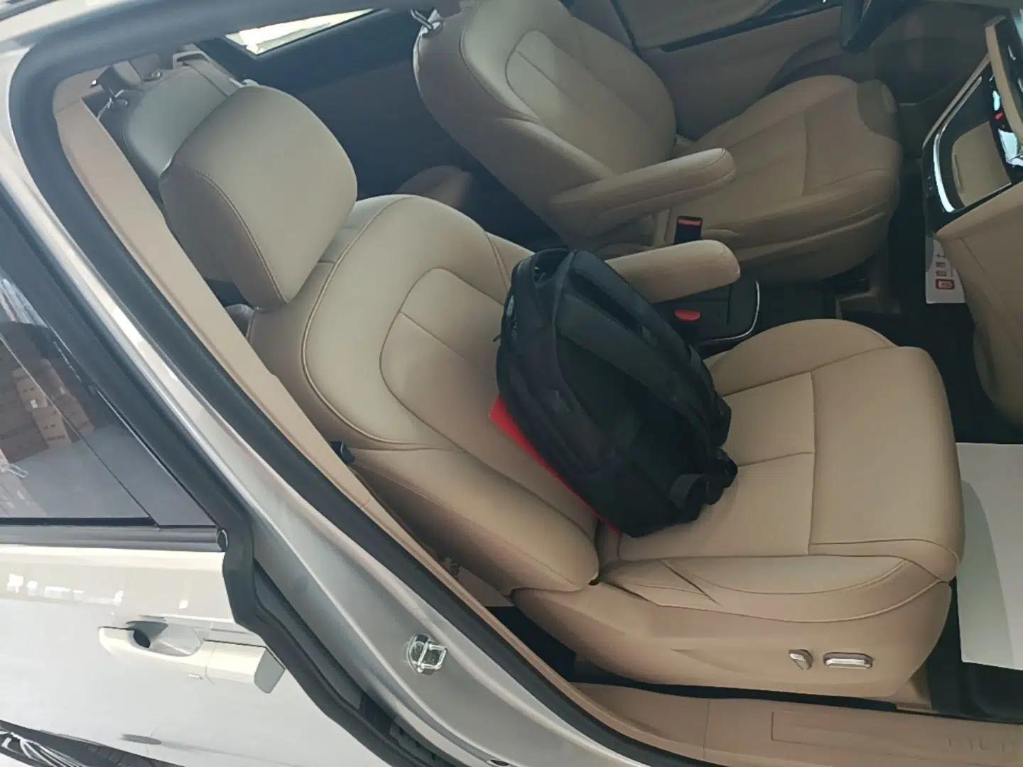 Buick GL8 New Energy 2025 Lu Shang Smart Enjoyment Edition 7-Seater — миниатюра 19