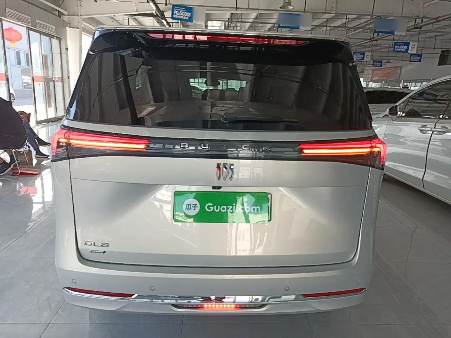 Buick GL8 New Energy 2025 Lu Shang Smart Enjoyment Edition 7-Seater — миниатюра 5