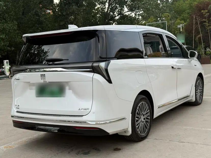 Buick GL8 New Energy 2024 Lu Zun Deluxe Edition 7-Seater — миниатюра 19