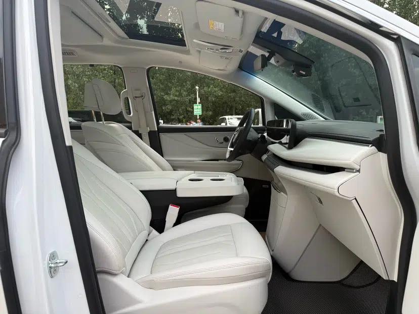 Buick GL8 New Energy 2024 Lu Zun Deluxe Edition 7-Seater — миниатюра 33
