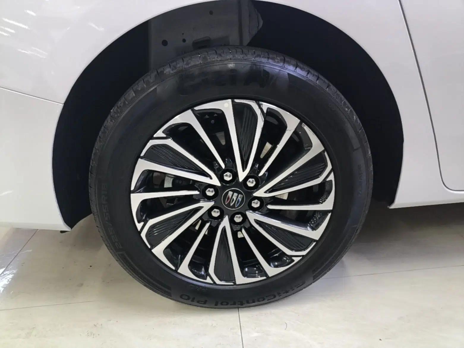Buick GL8 New Energy 2025 Lu Shang Luxury Edition 7-Seater — миниатюра 11