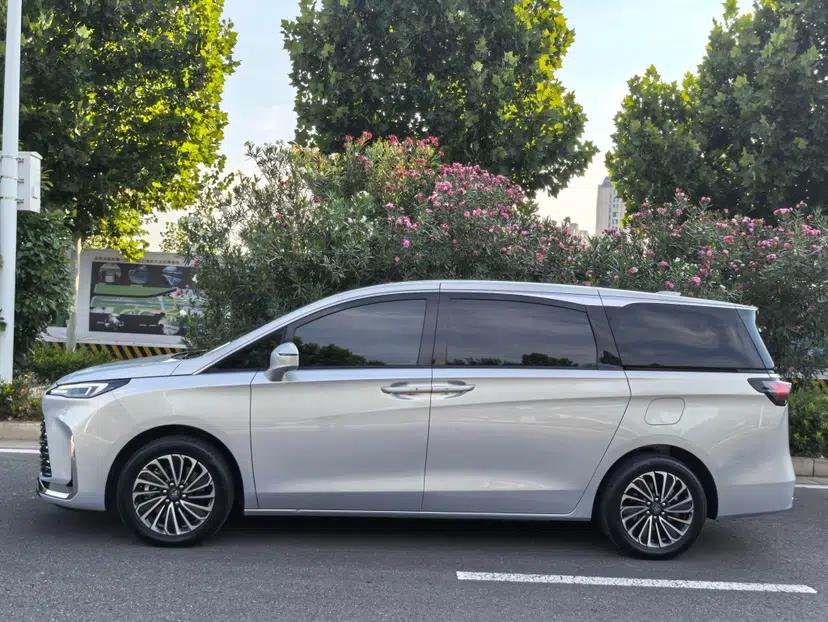Buick GL8 New Energy 2025 Lu Shang Luxury Edition 7-Seater — миниатюра 16