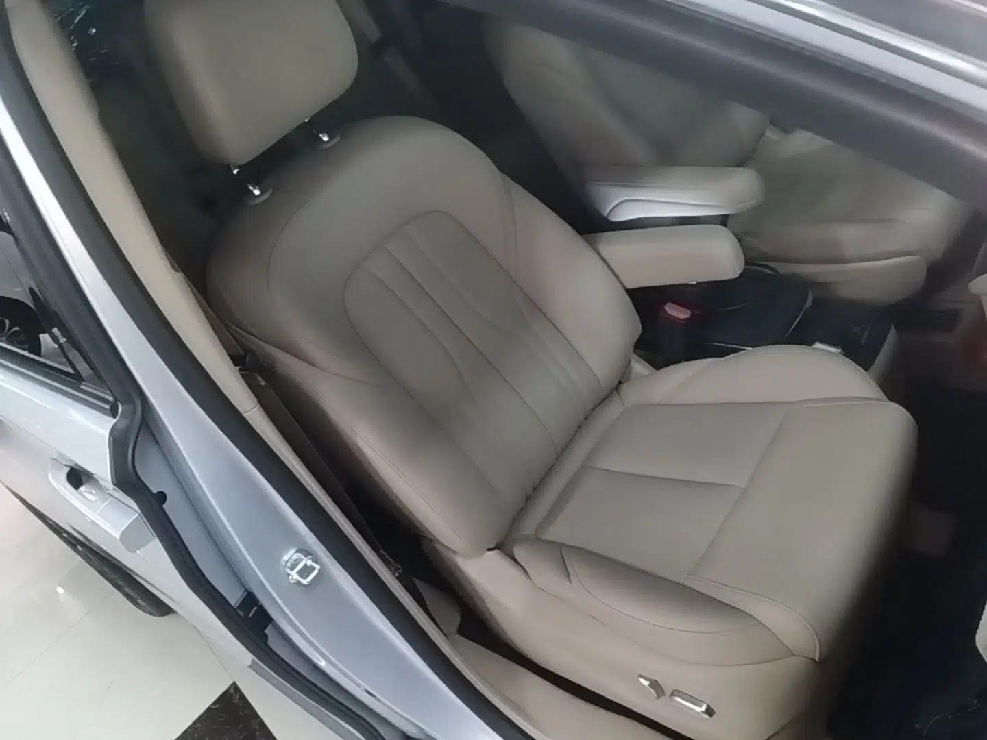 Buick GL8 New Energy 2025 Lu Shang Luxury Edition 7-Seater — миниатюра 28