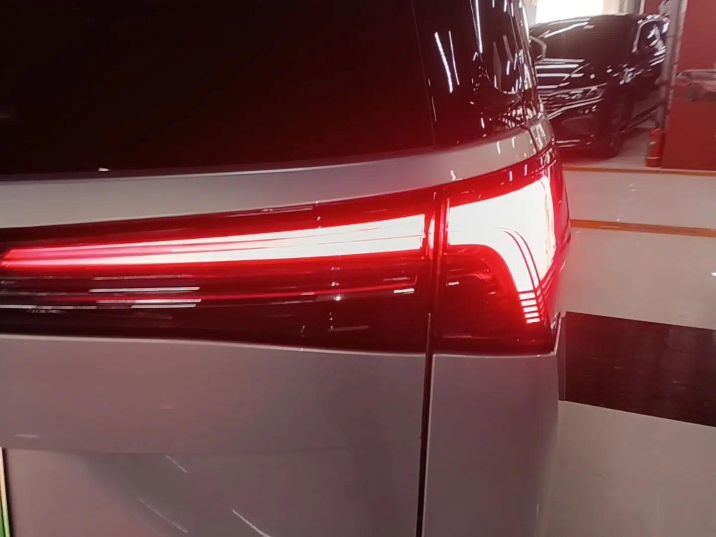 Buick GL8 New Energy 2025 Lu Shang Luxury Edition 7-Seater — миниатюра 9
