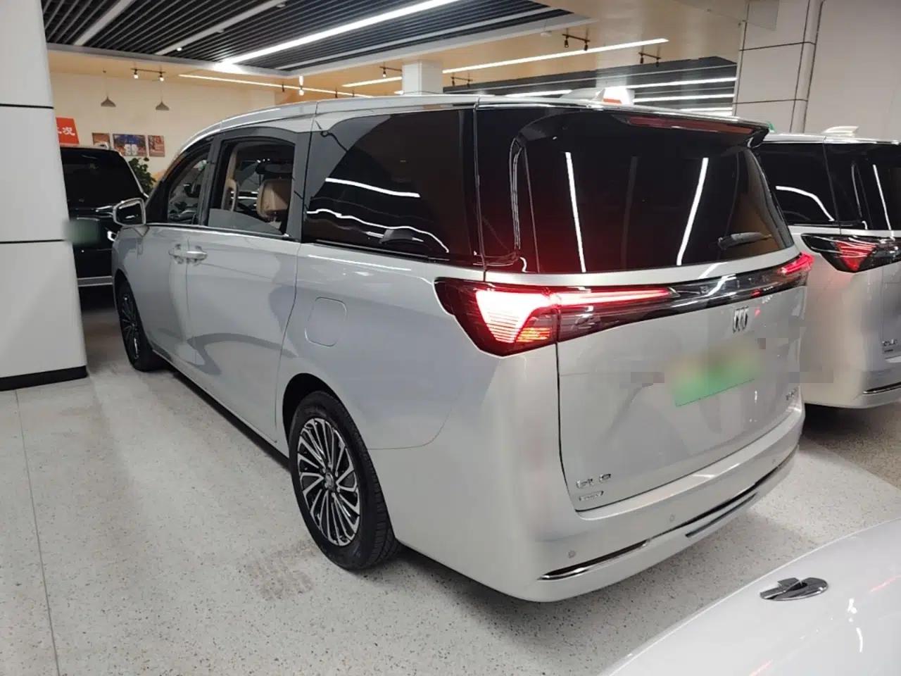 Buick GL8 New Energy 2025 Lu Shang Luxury Edition 7-Seater — миниатюра 4