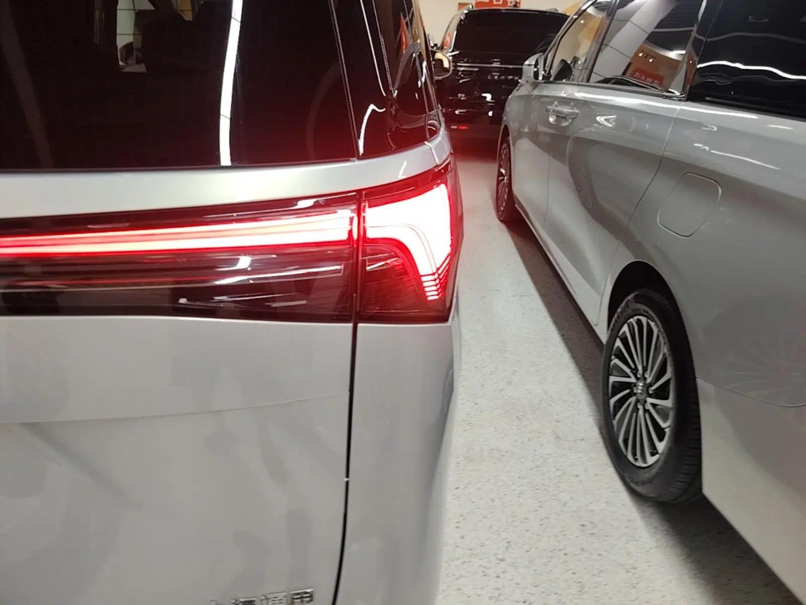Buick GL8 New Energy 2025 Lu Shang Luxury Edition 7-Seater — миниатюра 9